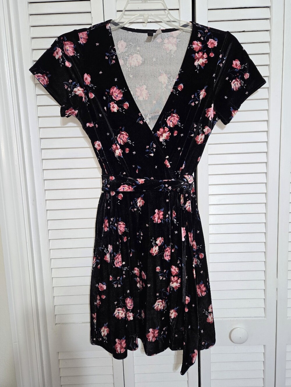 H & M Divided Floral Faux Wrap Velvet Short Dress - Black with Pink Roses